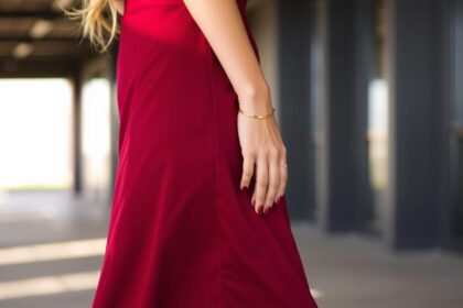 jakie buty do bordowej sukienki